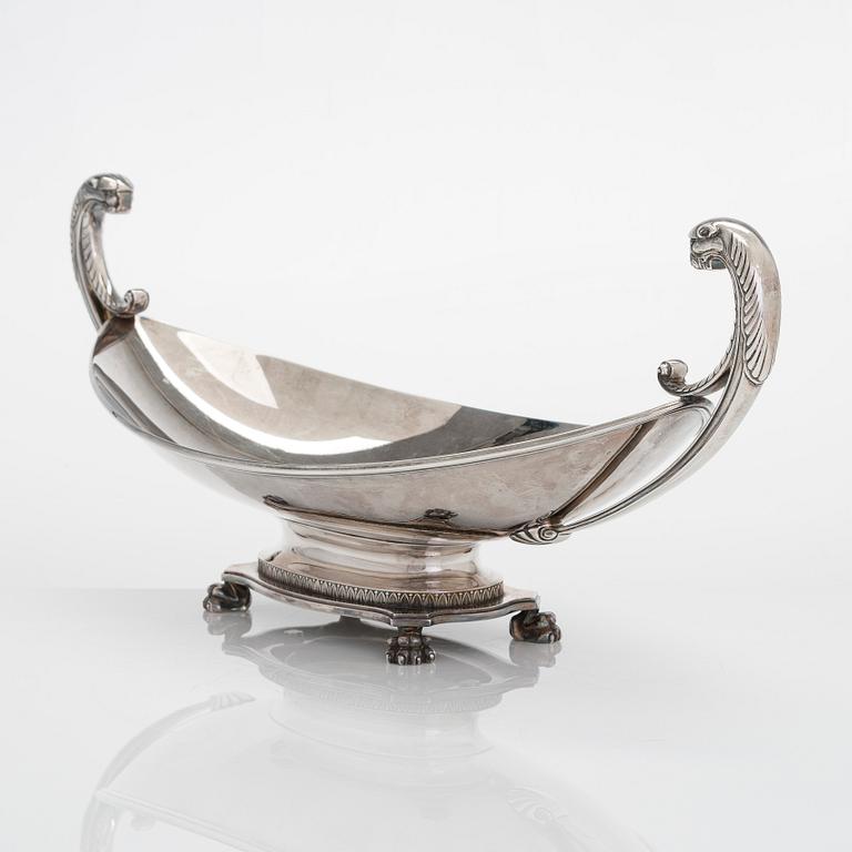 A sterling silver centre-piece bowl, mid to late 20th century.