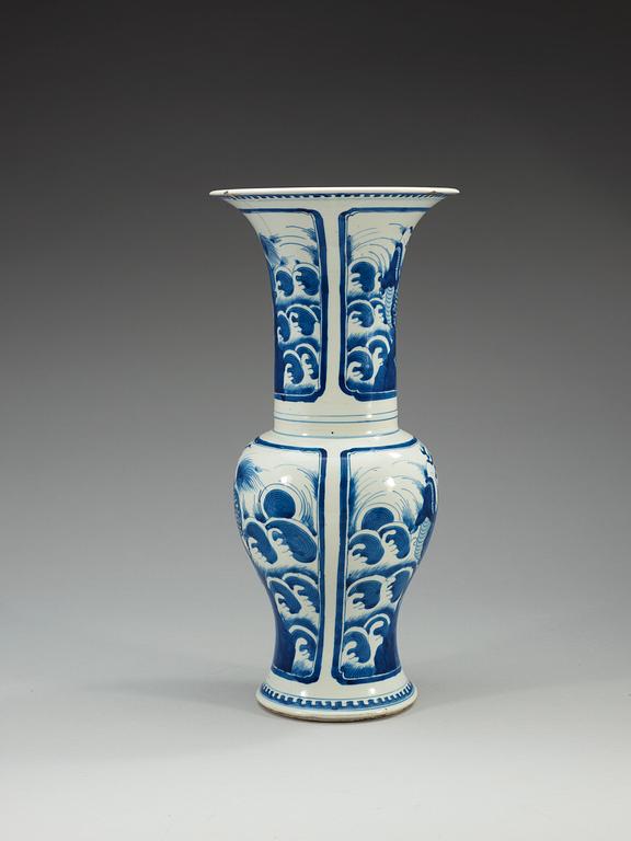 A blue and white vase, Qing dynasty, Kangxi (1662-1722).