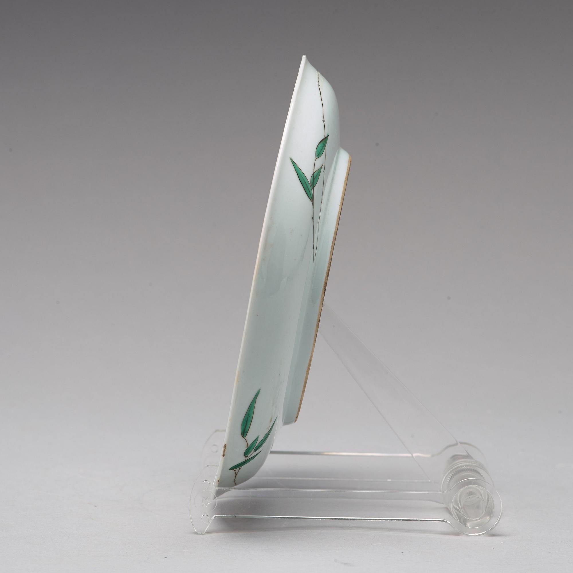 A famille verte dish, Qing dynasty, Kangxi (1662-1722).