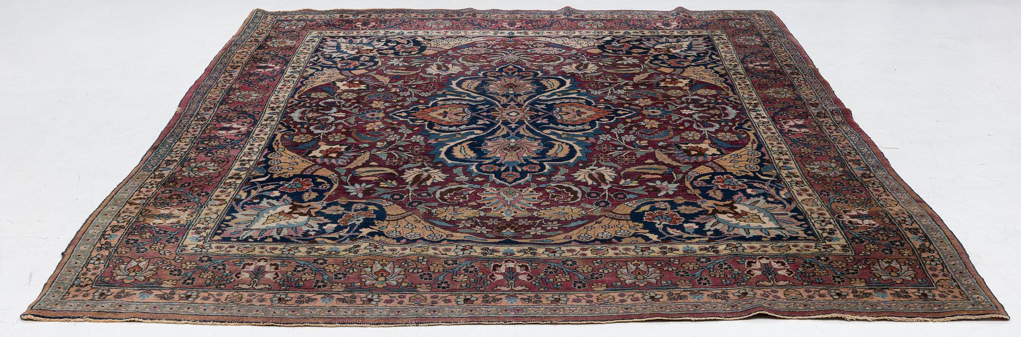 Carpet, Mesh, semi-antique. approx. 335 x 250 cm.