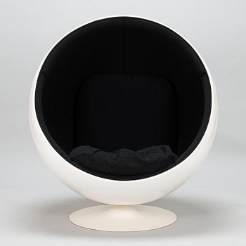 Eero Aarnio, a late 1980s 'Ball Chair', Adelta.