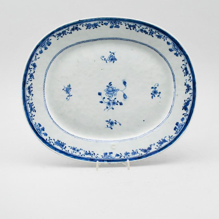 STEKFAT, porslin, Kina, Qianlong 1736-1795.