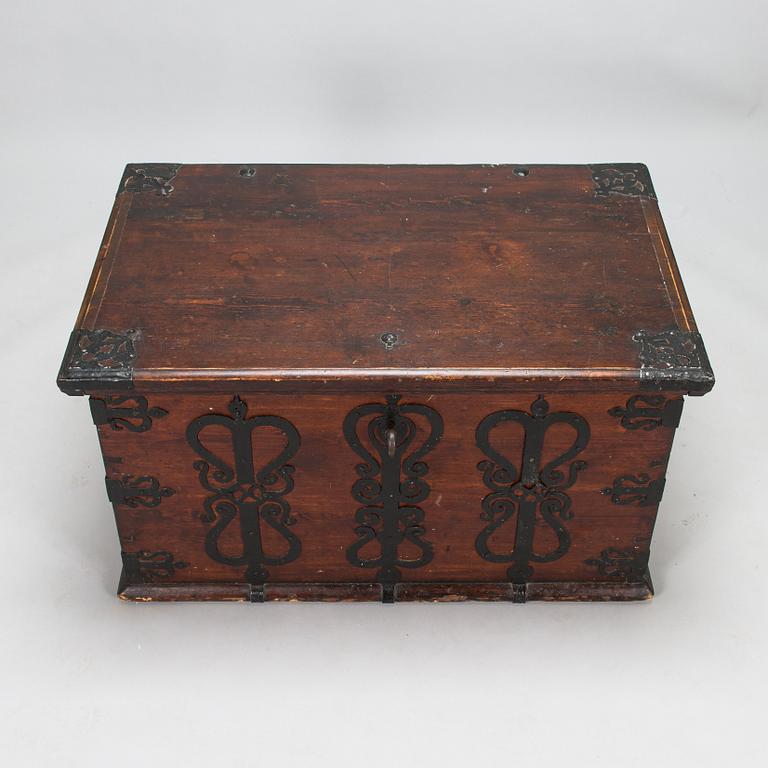 A Finnish folk art chest from Loimaa, 18th century.