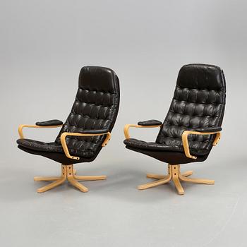 FÅTÖLJER, ett par, "Mona Roto", Sam Larsson, Dux, 1900-talets andra hälft.