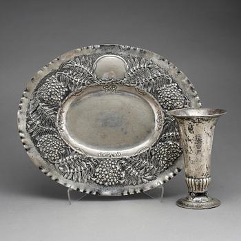 FAT SAMT VAS. Silver, bl a CG Hallberg, Stockholm 1917. Tot ca 860 g.