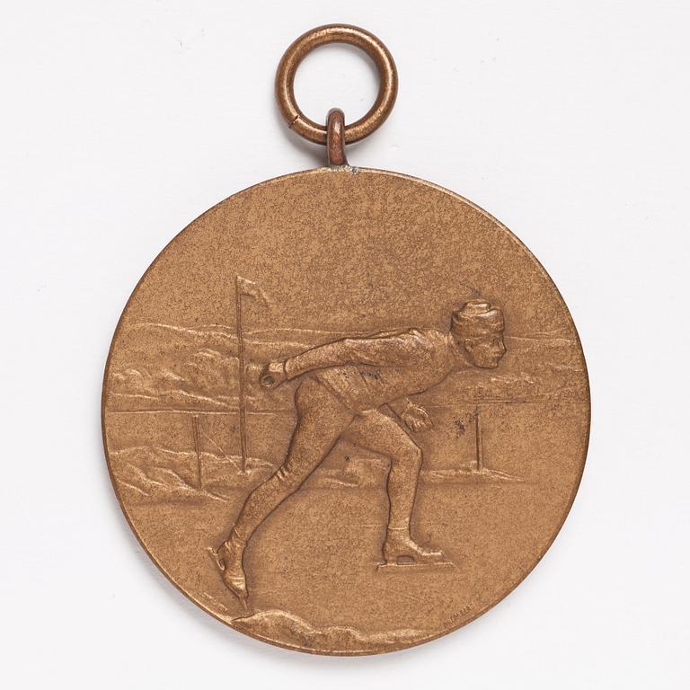 Medaljer, 2 st, 1:pris i 500 och 1500 meter skridsko, 1920, brons.