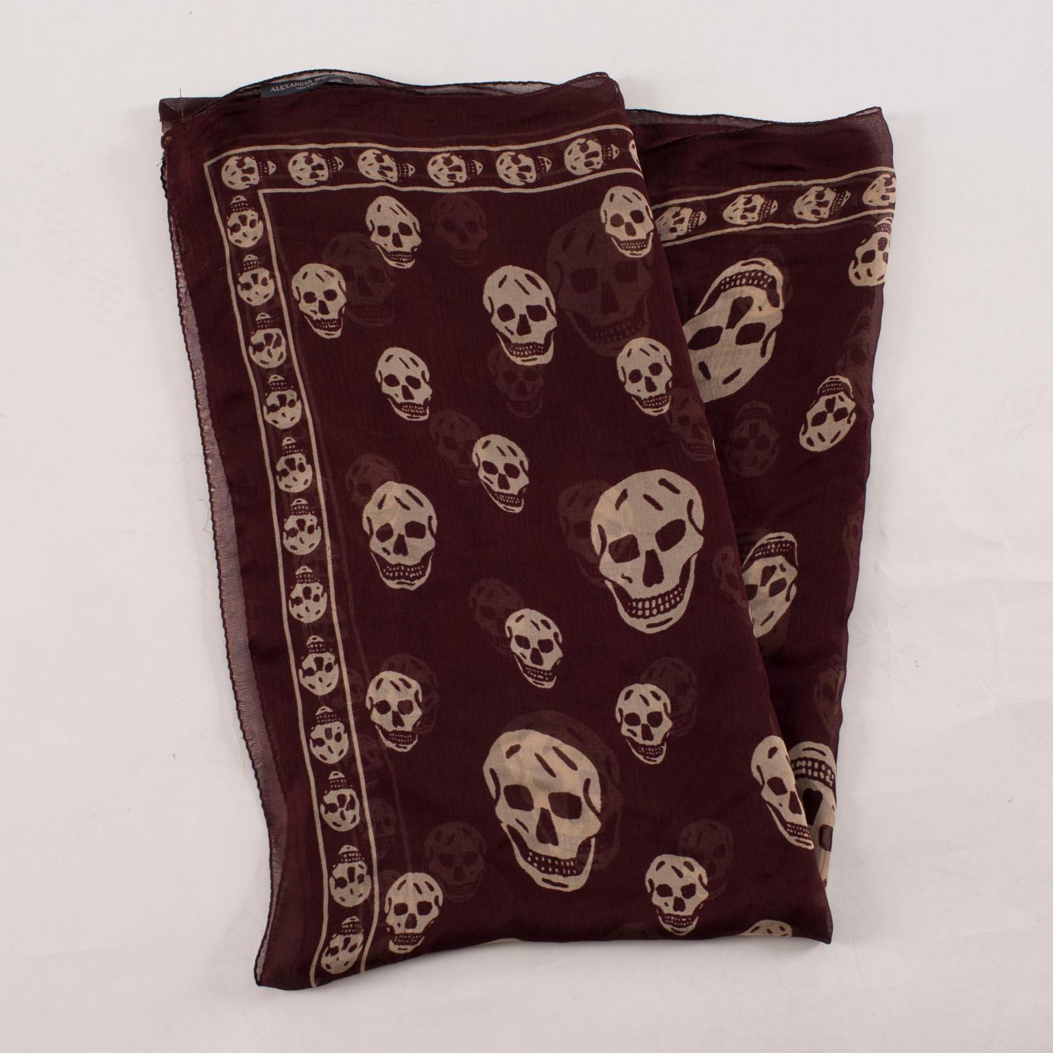 ALEXANDER MCQUEEN, Shawl.