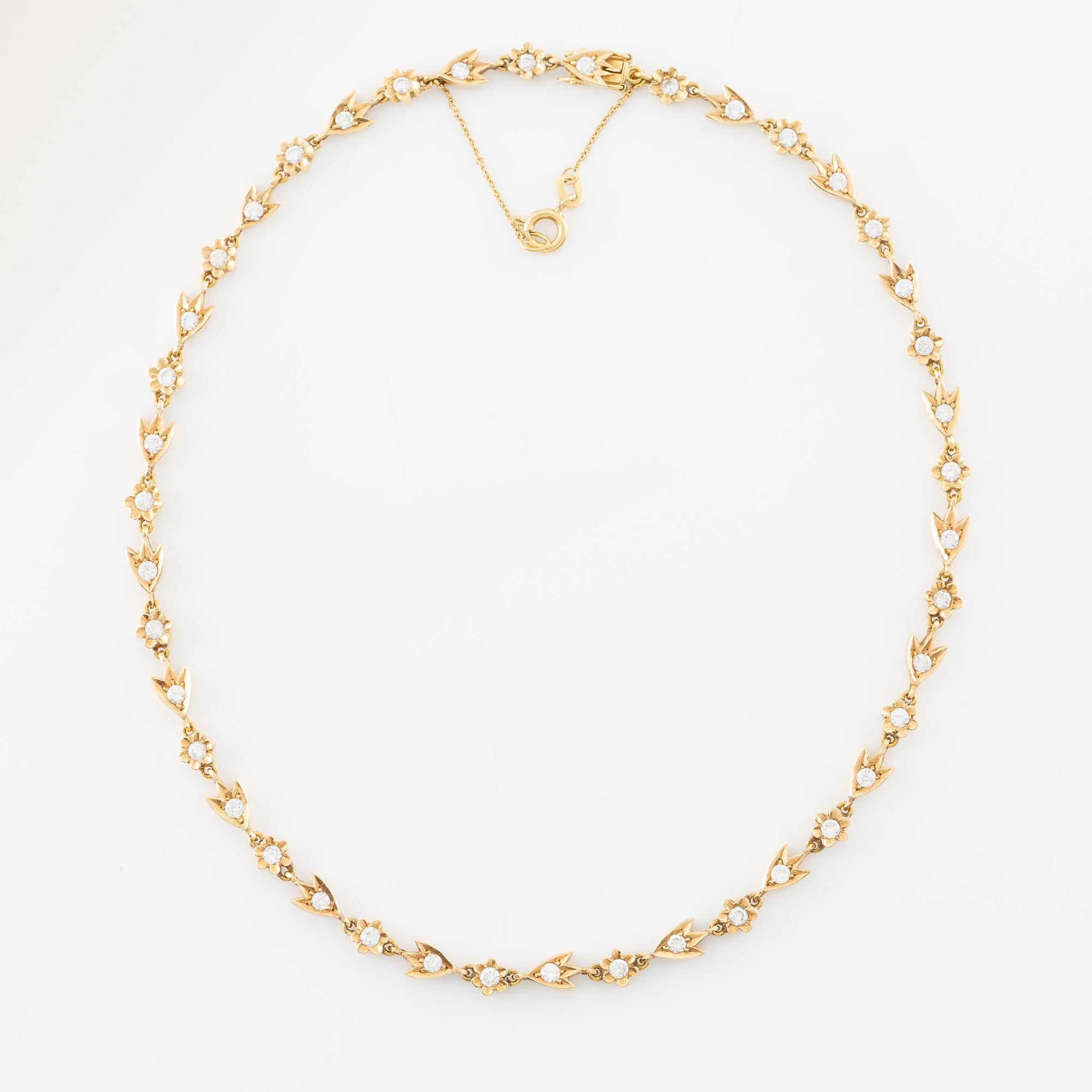 A necklace in 18K gold round brilliant-cut diamonds.