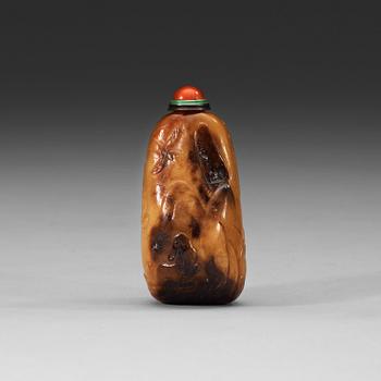 A soapstone snuff bottle with a carved landscape and a nine-character inscription, late Qing dynasty (1644-1912).