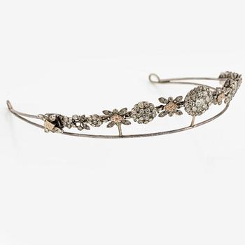 Diadem och ett par örhängen silver med paste, 1800-tal.