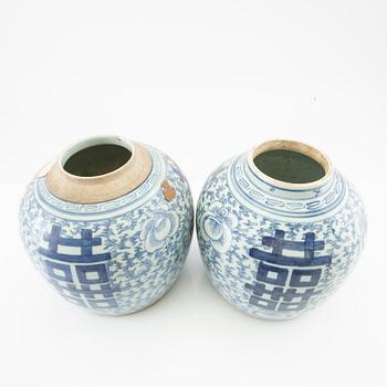 A set of two blue and white jars, late Qing dynasty.