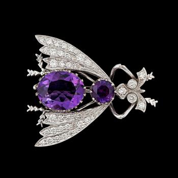 900. A brooch/pendant with amethysts and diamonds in the shape of a fly.