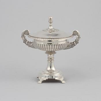 STRÖSOCKERSKÅL, silver, Gustaf Möllenborg, Stockholm, empire, 1831. Vikt 667 g.