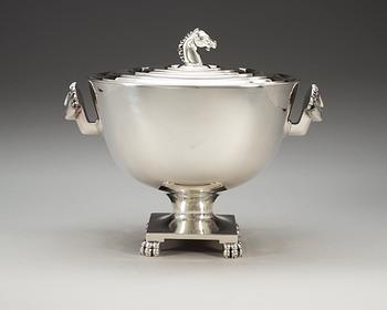 An important Uno Åhrén and Anna Petrus Swedish Grace tureen, C.G Hallberg, Stockholm 1925.