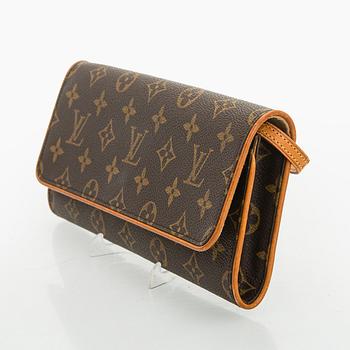Louis Vuitton, a 'Pochette Twin GM' bag.