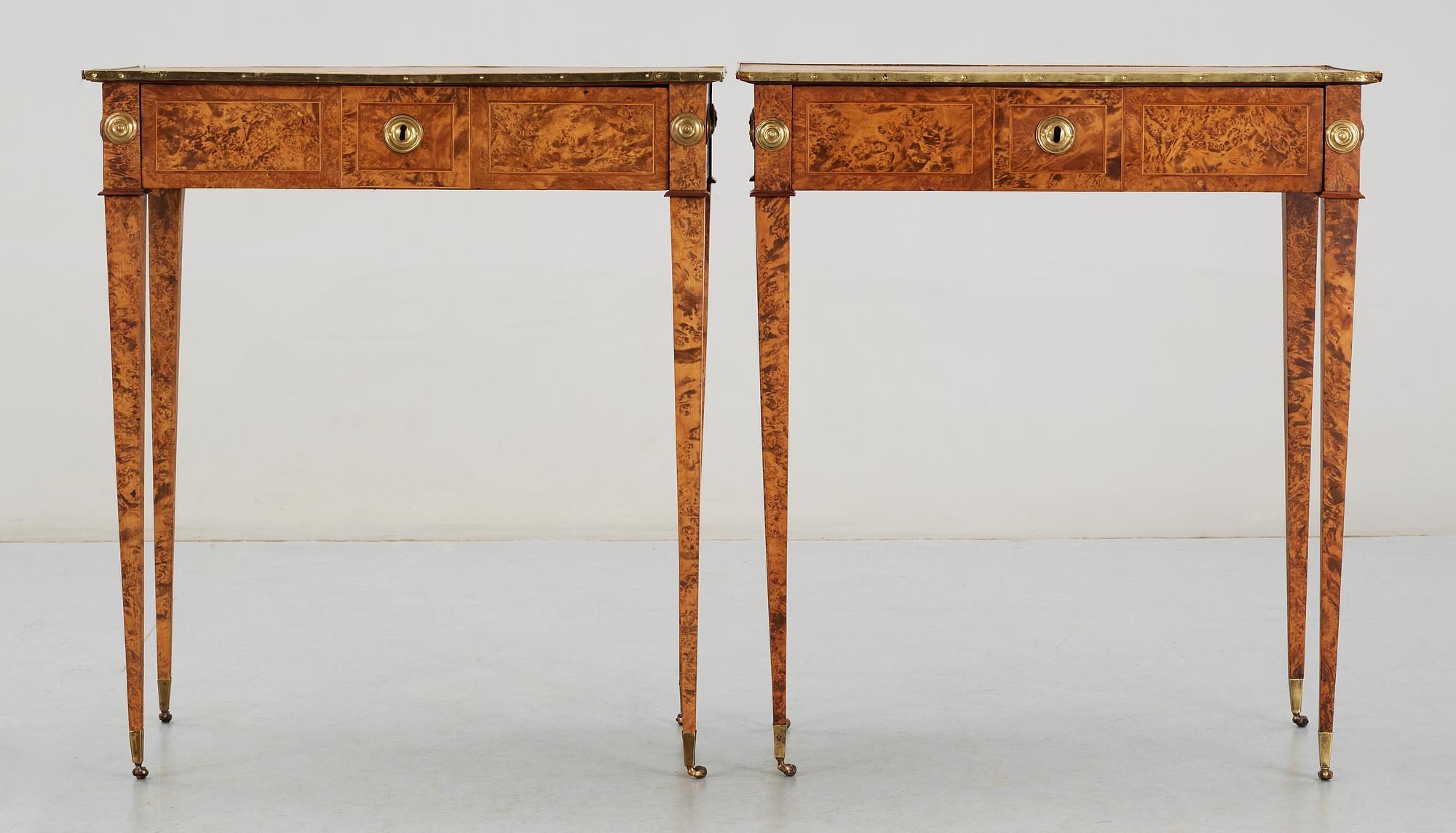 BORD, ett par, av Anders Lundelius 1785 (mästare i Stockholm 1778-1823). Gustavianska.
