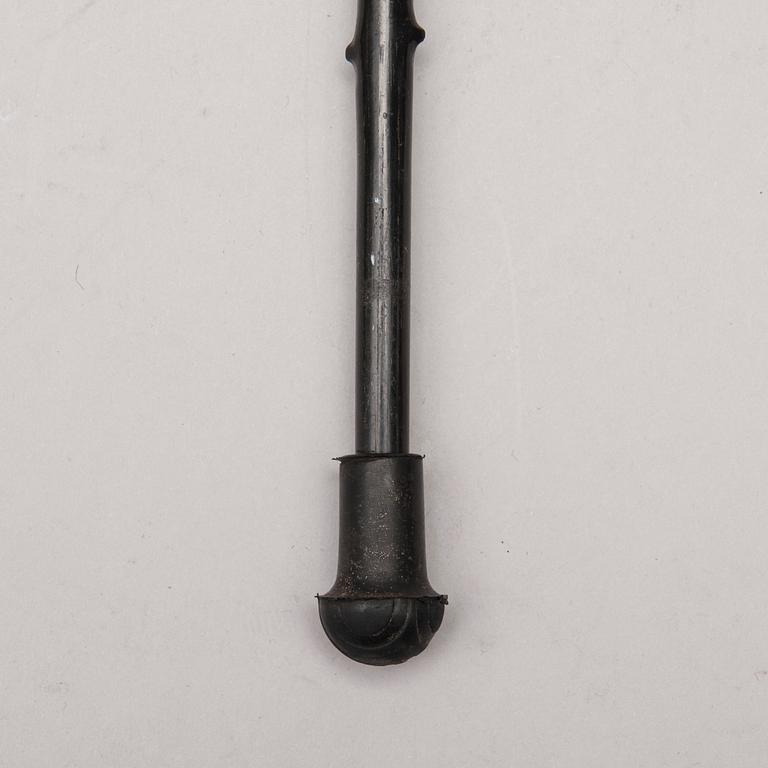 PROMENADKÄPP, trä, silver och ben, London, 1883.