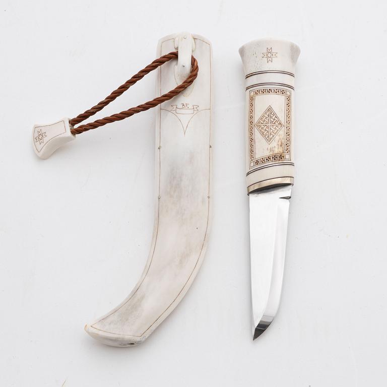 A reindeer horn knife by Bertil Fällman, signed.