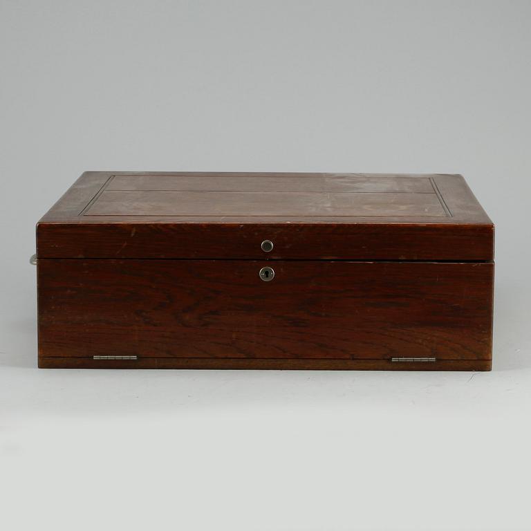 SCHATULL med BESTICKSERVIS, 94+12 delar, nysilver, "Svensk spetsig", CG.Hallberg, 1900-tal.