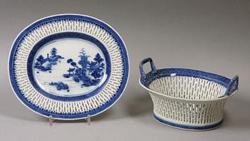 GALLERSKÅL MED FAT, porslin, Kina. 1800-tal.