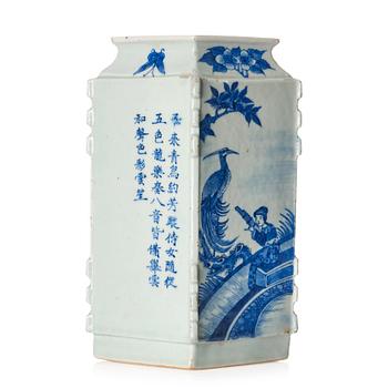 1101. A blue and white vase, late Qing dynasty, circa 1900.