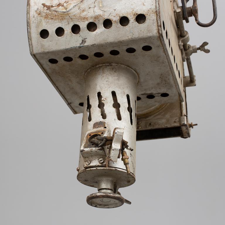 LAMPA/STRÅLKASTARE, 2 stycken, 1900-talets första hälft.