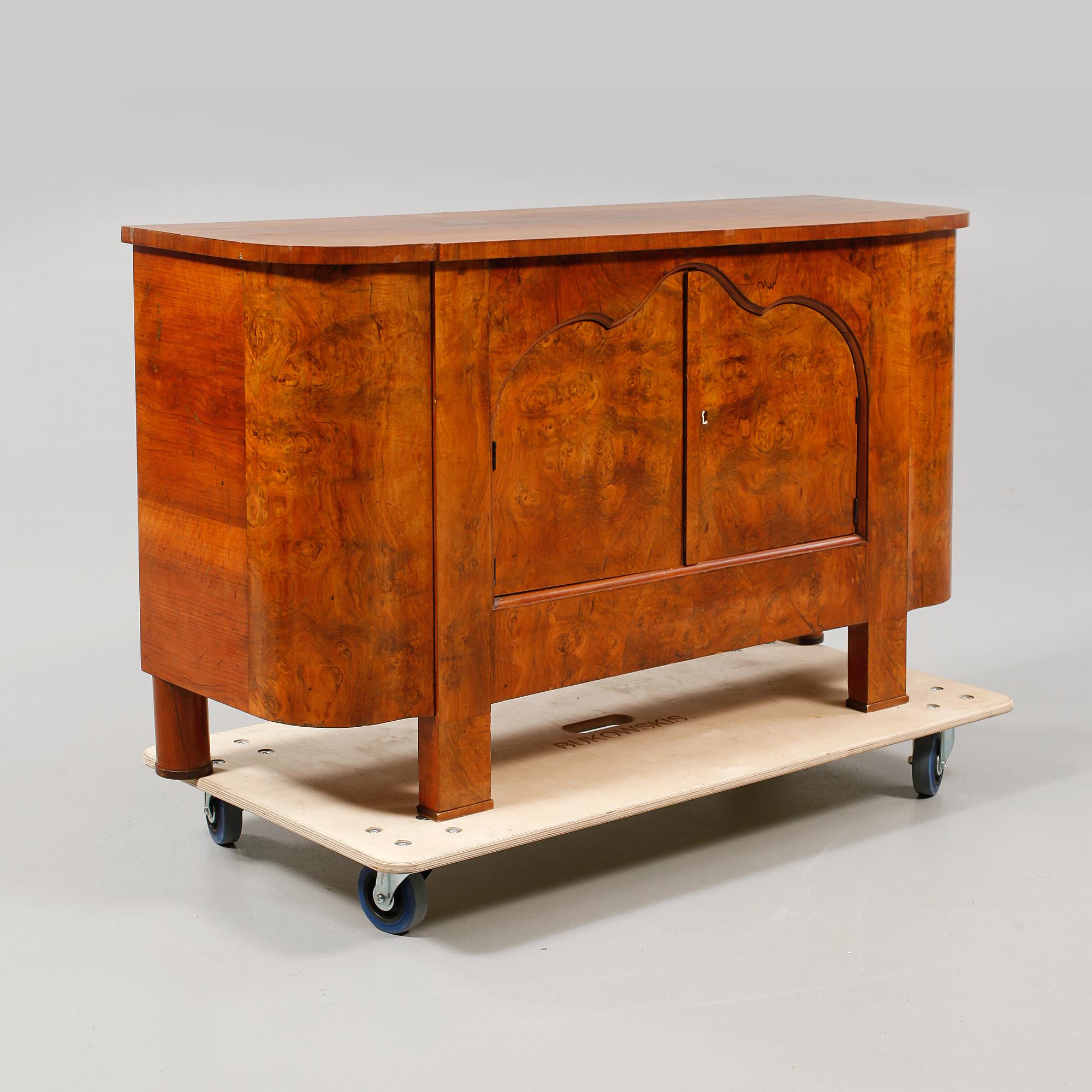 SIDEBOARD, 1900-talets andra kvartal.