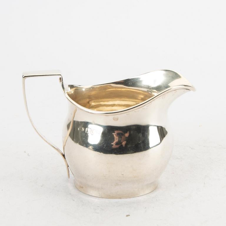 A 20th century silver milk pitcher London 1917 weight 260 grams.