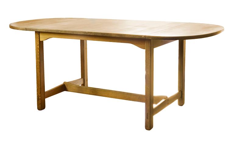 A PINE DINNER TABLE,