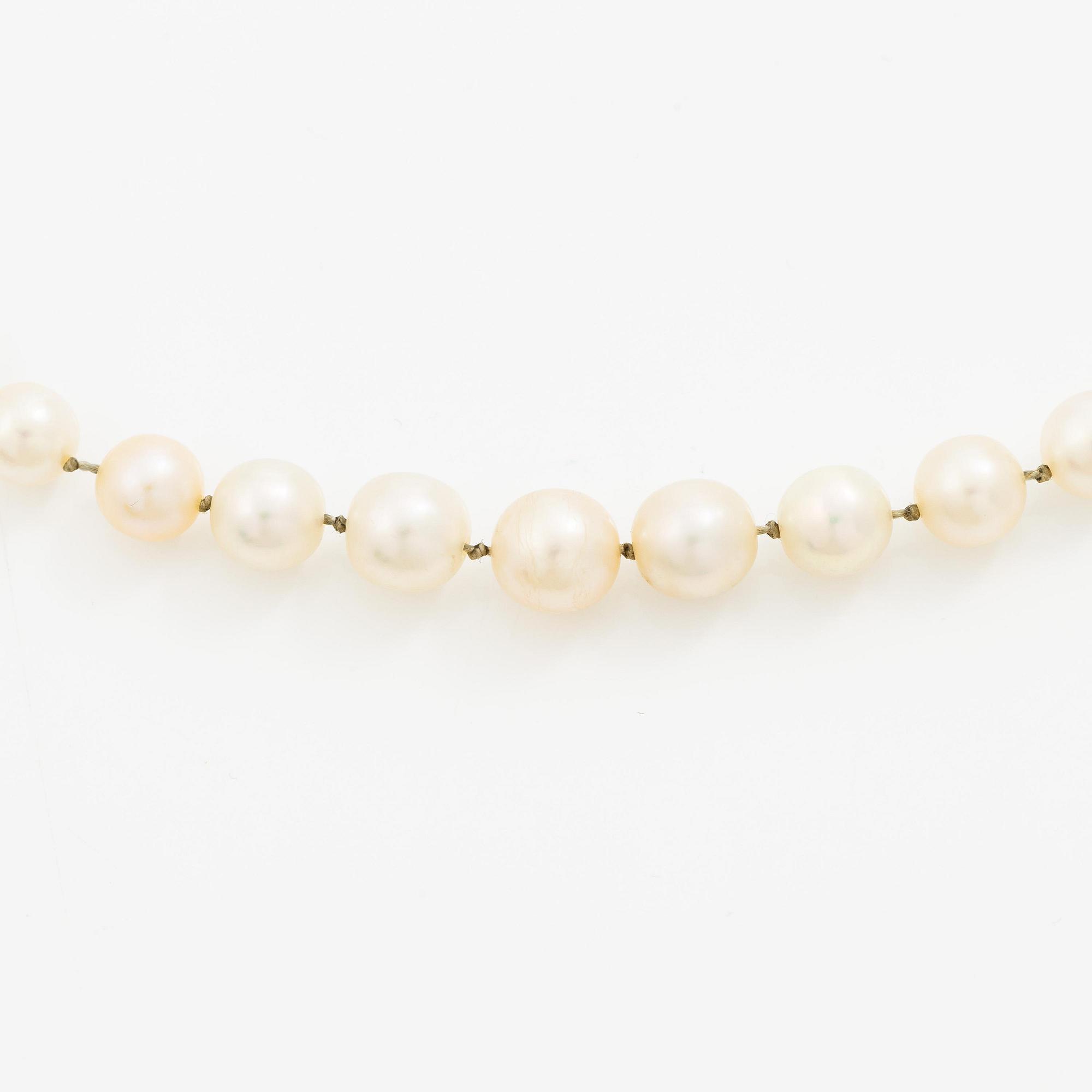 Collier pärlor lås platina med gammalslipade diamanter.