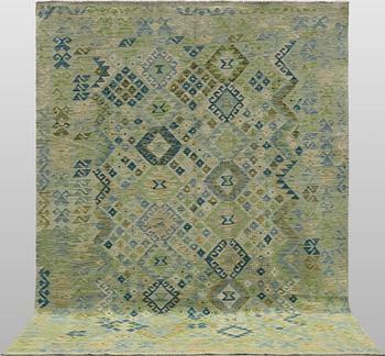 A Kelim classic design carpet, 292 x 207 cm.