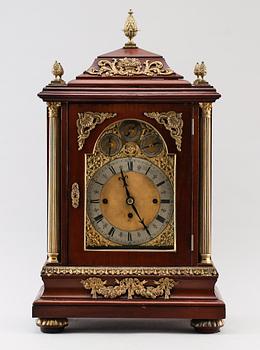 BIBLIOTEKSPENDYL, England, omkring år 1900.