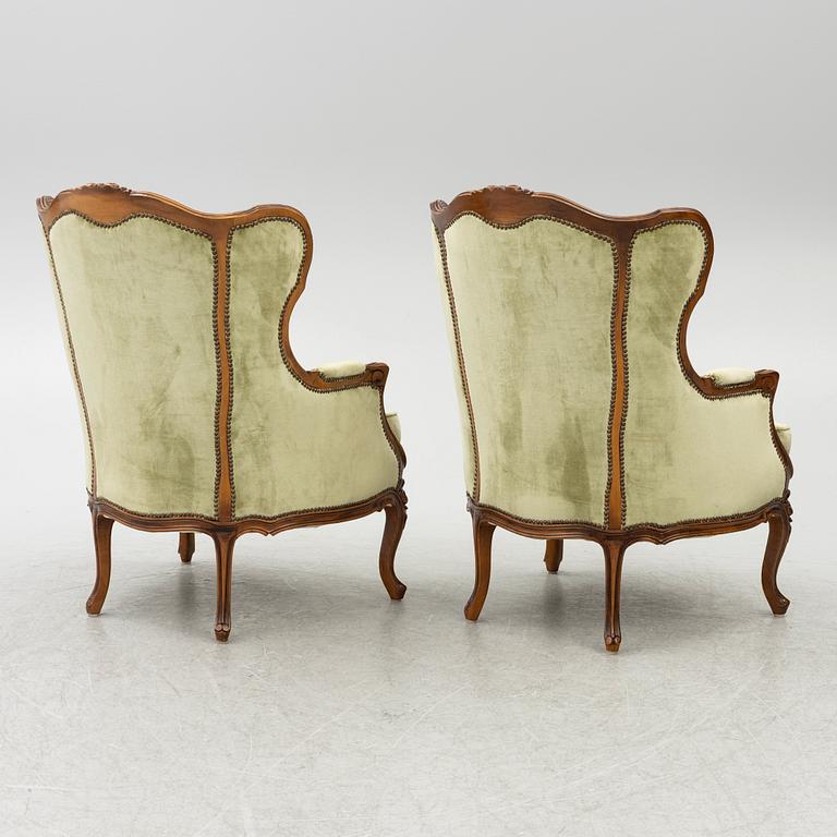 A pair of bergère armchairs, rococo-style, first half of te 20th century.
