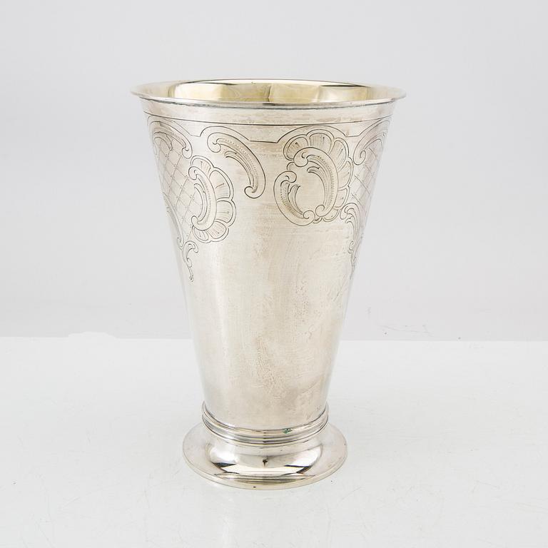 A Swedish silver vase mark of Edlunds silver factory Stockholm 1950, weight 564 grams.