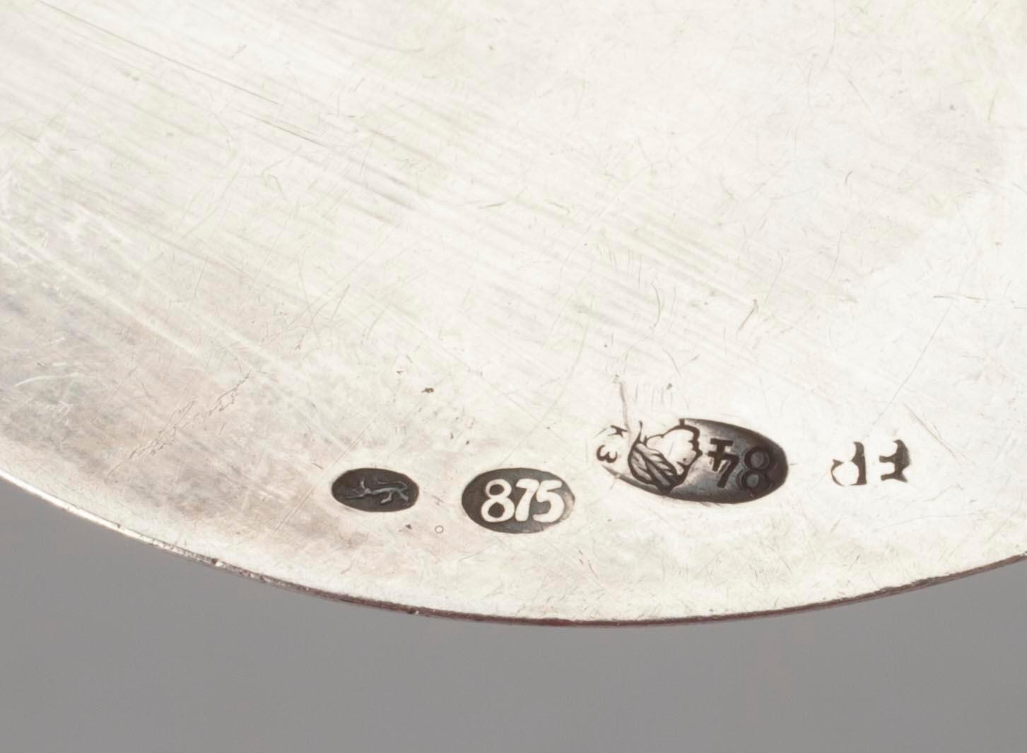 ERÄ ATERIMIA, 12 kpl, hopeaa, venäläiset ja virolaiset leimat, 1800-luvun loppu ja 1900-luvun alku. Kok. paino 269 g.
