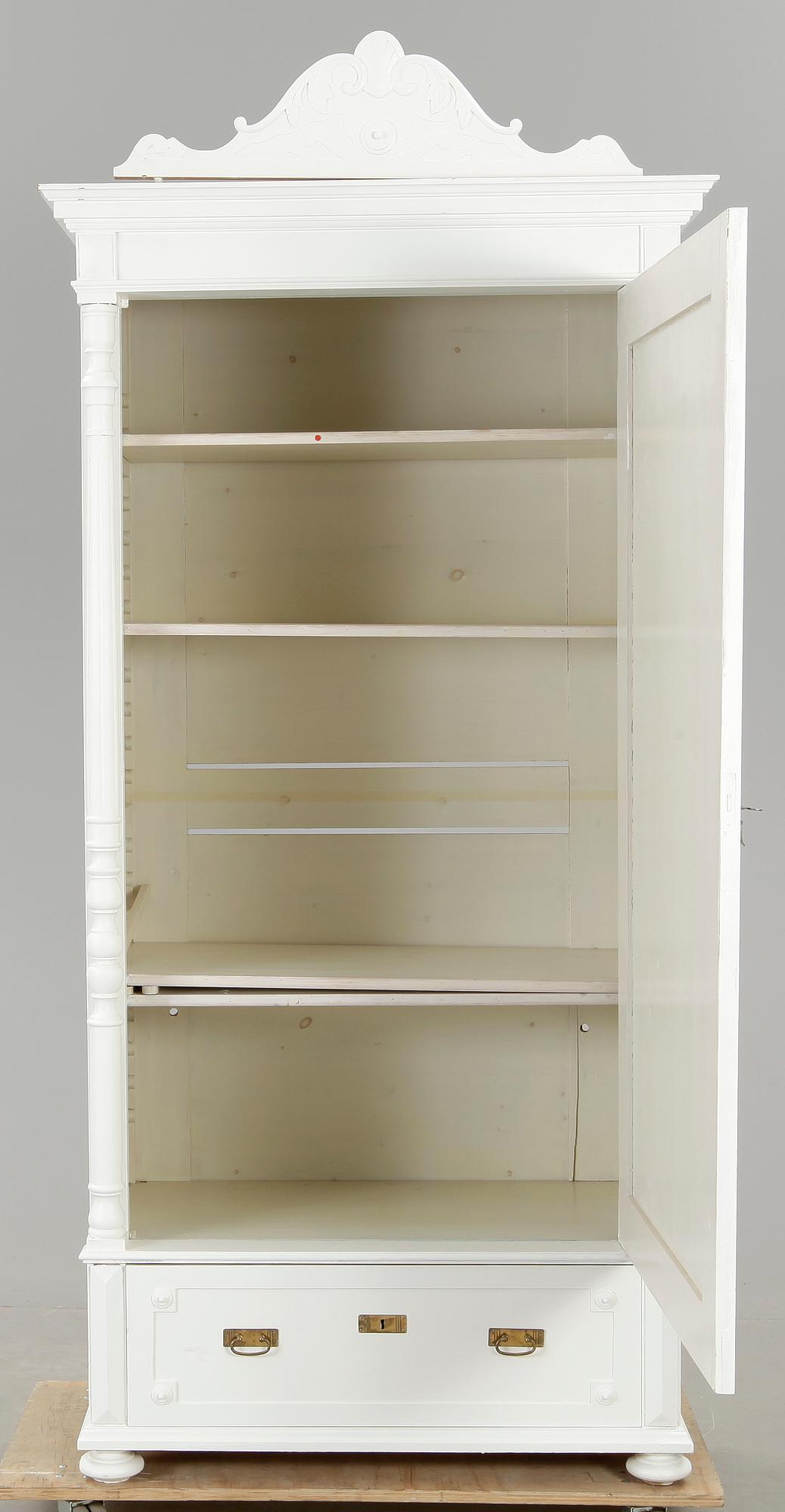 KLÄDSKÅP, eklektisk stil, 1800-talets senare hälft.