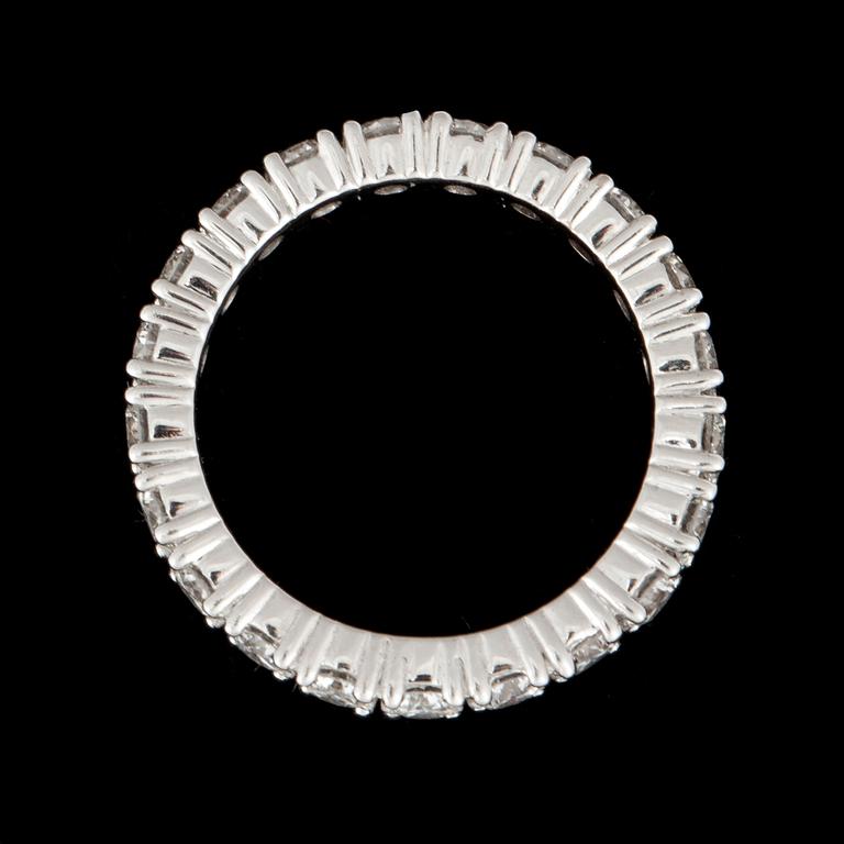 A brilliant-cut, total carat weight circa 2.18 cts G/VS-SI, ring.