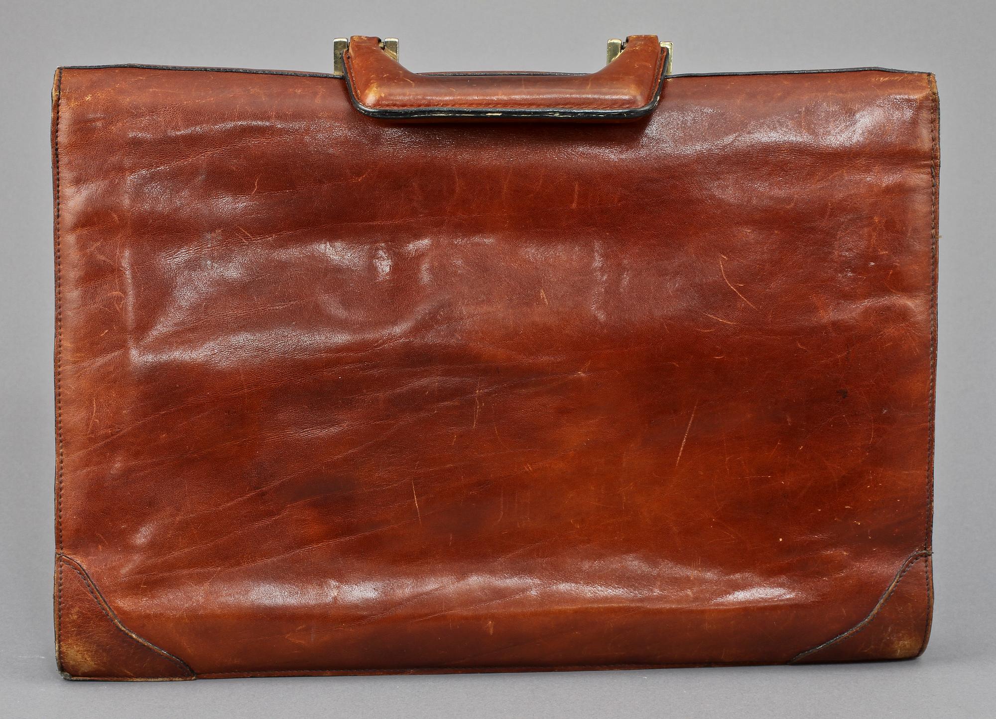 PORTFÖLJ, Etienne Aiger, 1900-talets fjärde kvartal.