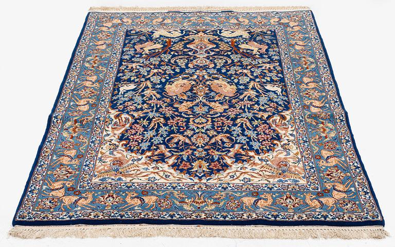 Matta, semiantik Isfahan, Centrala Persien, part silk, signerad, ca 175 x 106 cm.