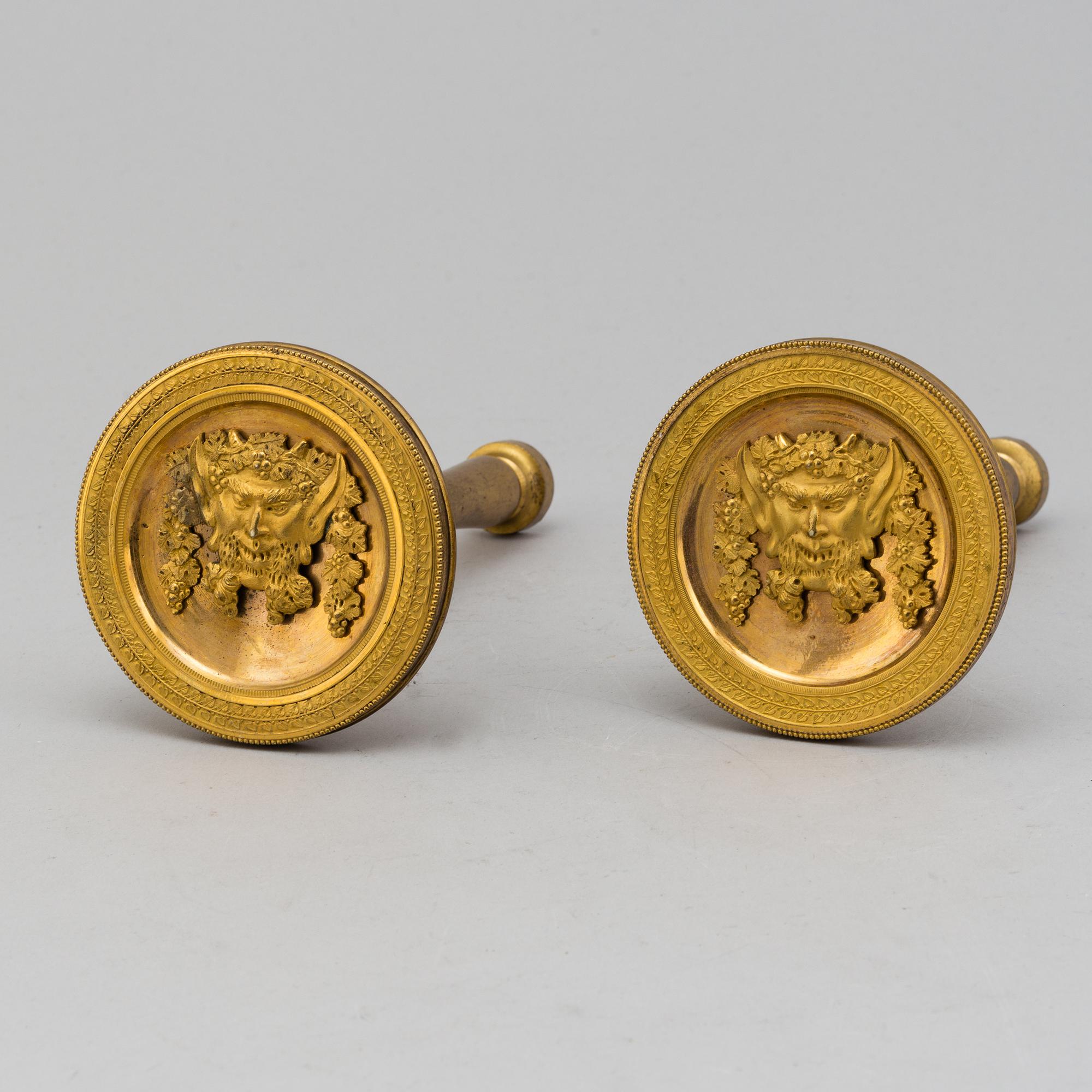 GARDINHÅLLARE, ett par, brännförgylld brons, empire, 1800-talets första hälft.