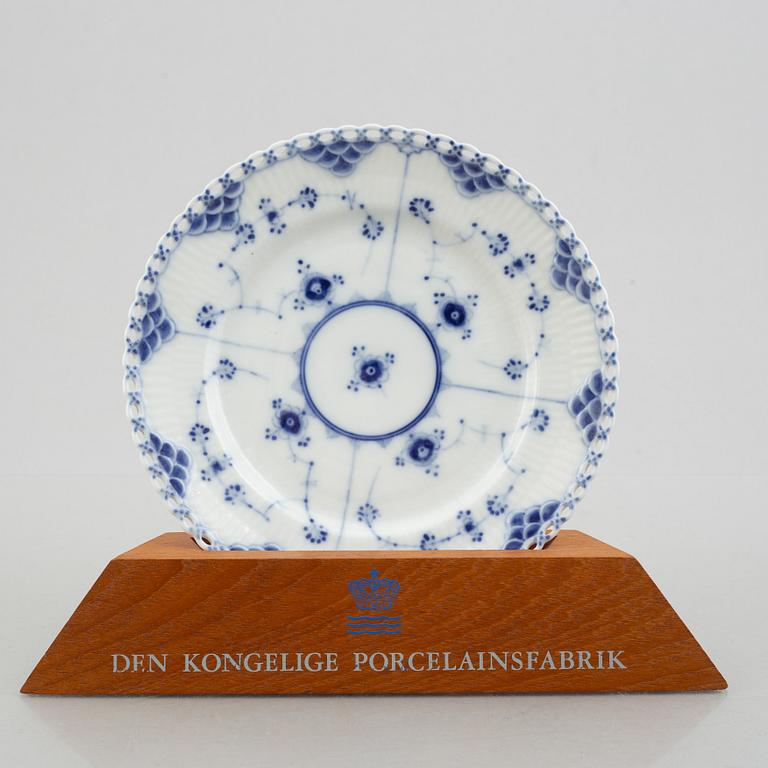 Two dishes and a sauce bowl, porcelain, "Blue fluted" / "Musselmalet", Royal Copenhagen, part 19th century.