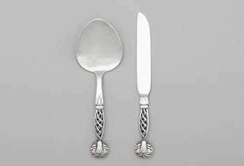 384. Two Georg Jensen cake servers, Copenhagen 1915-27, design nr 83.