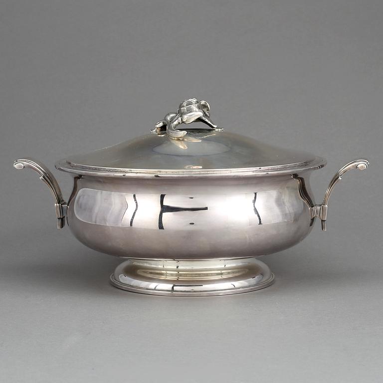 KAROTT med LOCK, silver, K Andersson, Stockholm, 1939. Vikt ca 885 gram.