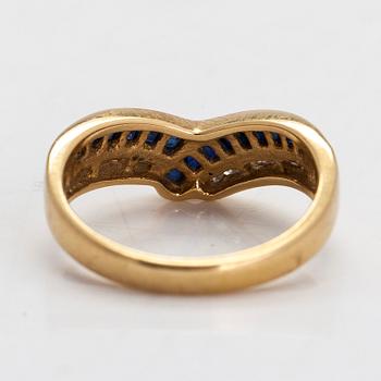 Ring, 18K gold, with sapphires and diamonds totalling approximately 0.035 ct.