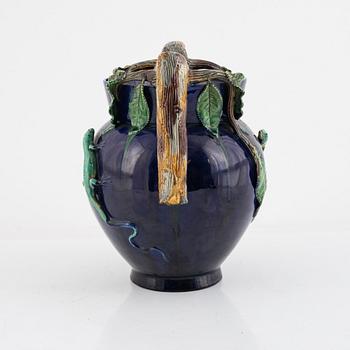 A ceramic urn, late 19th century.