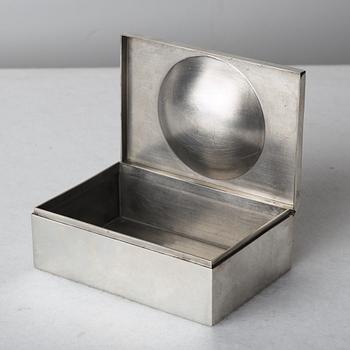 Firma Svenskt Tenn, a pewter box, Stockholm 1932, model A 1690.