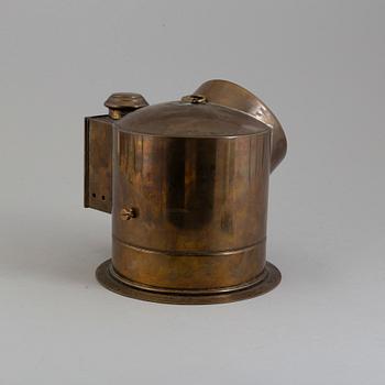 NAKTERHUS i mässing med gyroupphängd kompass, troligen 1900-talets början.