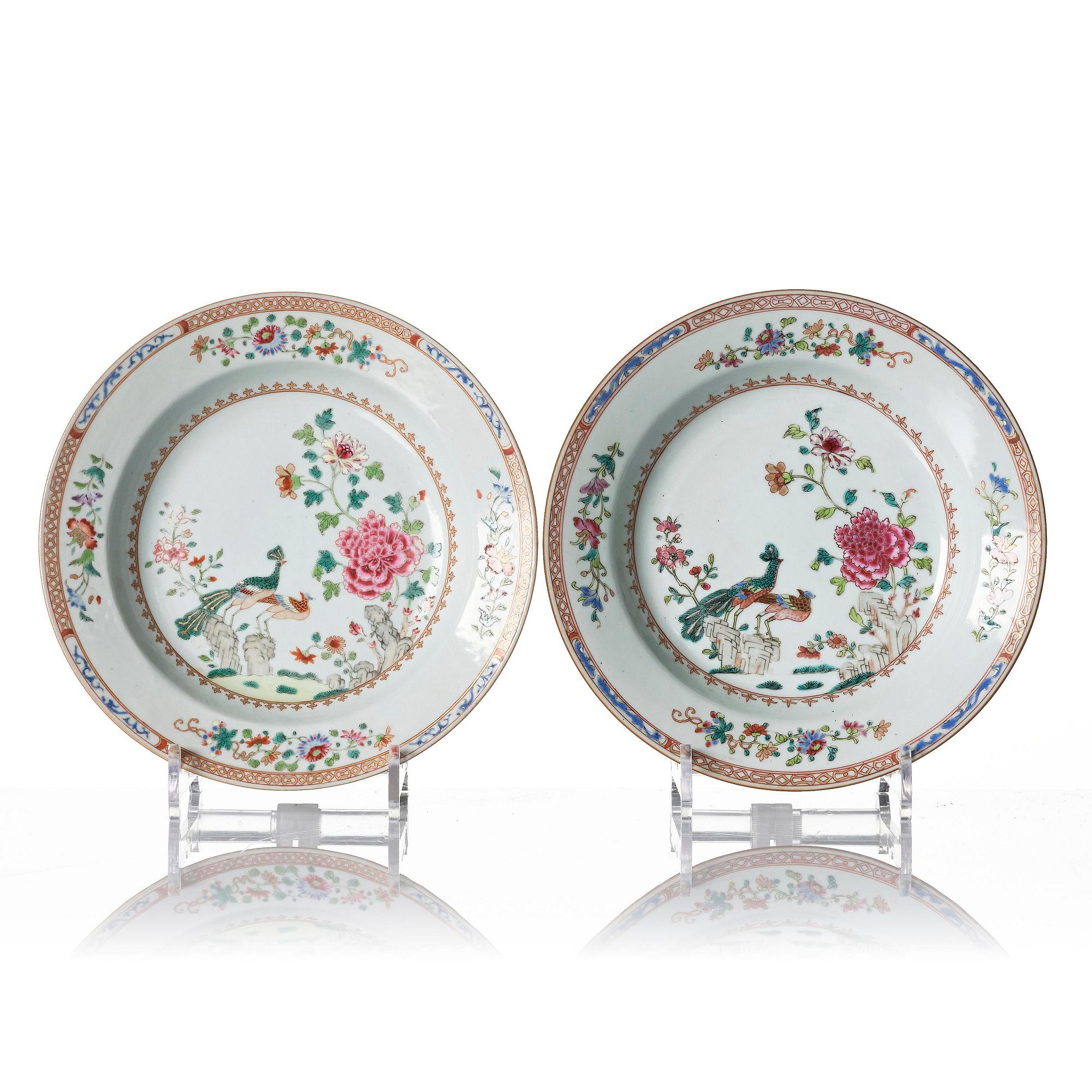 A Qianlong blue and white charger and a pair of famille rose dishes.