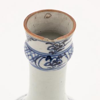 Terrinfat samt vas, kompaniporslin. Kina, Qingdynastin, Qianlong (1736-95).