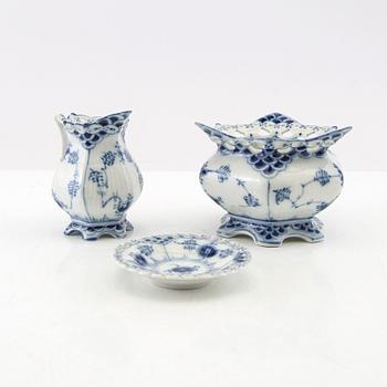 Service 32 pcs "Musselmalet" whole and half lace Royal Copenhagen Denmark 1974-1999 porcelain.